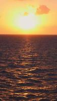 alba sul mare - tramonto video