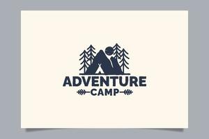 logotipo de campamento de aventura para cualquier negocio, especialmente para actividades al aire libre, vacaciones de verano, deporte, aventura, etc. vector