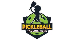 logotipo del emblema de los niños pickleball con una silueta de un niño jugando pickleball. vector