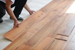 Installing laminate flooring photo