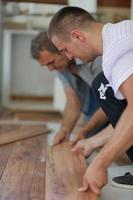 Installing laminate flooring photo