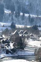 Mirador en la aldea de Gassho-Zukuri, Shirakawago, Japón foto