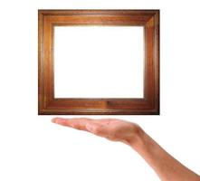 marco de madera en una mano sobre un fondo blanco foto