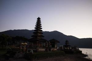 Pura Ulun Danu temple silhouette photo