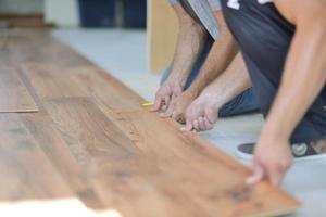 Installing laminate flooring photo