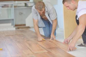 instalación de suelo laminado foto