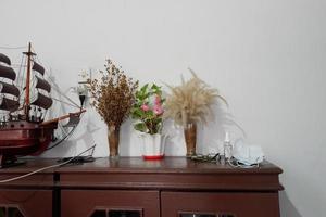 Table decoration consisting of flower pots and miniature ships photo