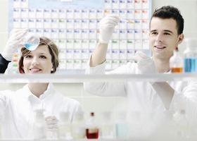 students couple in lab photo