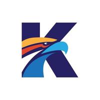 logotipo inicial de la letra k con plantilla de vector de cabeza de águila