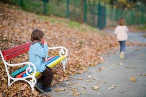 concepto de ruptura de relación con un par de niños foto