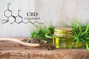 cannabis de la fórmula cbd cannabidiol. aceite de cáñamo, extracto de cannabis de aceite de cbd, concepto de cannabis medicinal, foto