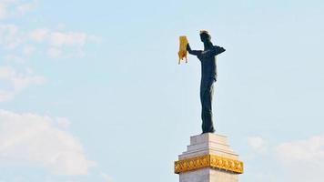 Batumi, Georgia, 2022 - Nahaufnahme der Medea-Statue auf dem europäischen Platz video