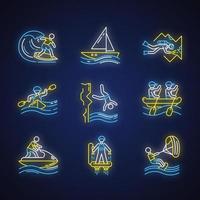 conjunto de iconos de luz de neón de deportes acuáticos. signos brillantes. buceo en cuevas, surf, flyboard y vela. clavados, kayak y windsurf. tipos de deportes extremos. Ilustraciones de vectores aislados