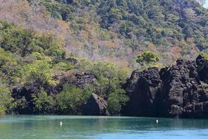 hermoso mar e isla y playa en andaman foto