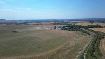 landsbygdslandskap i England. hög vinkel drönares bilder av dunstable downs bedfordshire video