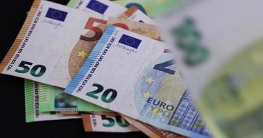 put one hundred , twenty, fifty euro of the European Union photo