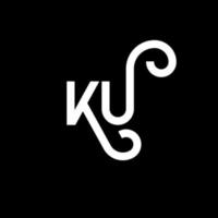 diseño de logotipo de letra ku sobre fondo negro. concepto creativo del logotipo de la letra de las iniciales ku. diseño de letras ku. ku diseño de letras blancas sobre fondo negro. logotipo de ku, ku vector