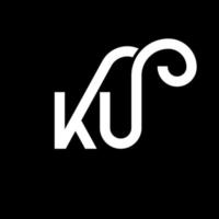 diseño de logotipo de letra ku sobre fondo negro. concepto creativo del logotipo de la letra de las iniciales ku. diseño de letras ku. ku diseño de letras blancas sobre fondo negro. logotipo de ku, ku vector