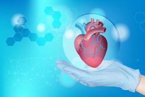 la mano del médico en un guante tiene la forma anatómica de un corazón humano sano, que simboliza el diagnóstico, el tratamiento, la atención y la protección. cartel médico. foto