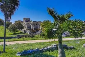 antiguo tulum ruinas maya sitio templo pirámides artefactos paisaje marino méxico. foto