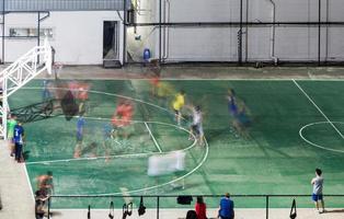 movimiento del jugador de baloncesto foto