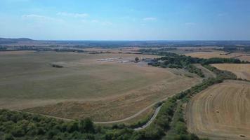 landsbygdslandskap i England. hög vinkel drönares bilder av dunstable downs bedfordshire video