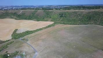 paesaggio di campagna dell'inghilterra. riprese del drone ad alto angolo di Dunstable Downs Bedfordshire video