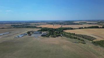 landsbygdslandskap i England. hög vinkel drönares bilder av dunstable downs bedfordshire video