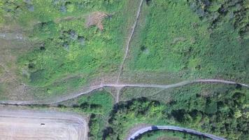 landsbygdslandskap i England. hög vinkel drönares bilder av dunstable downs bedfordshire video