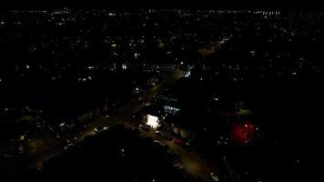 vista aérea de alto ángulo de la ciudad británica en la noche ciudad británica video