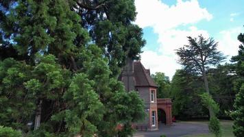 Wardown House Museum and Gallery en Wardown Public Park New Bedford Road Luton, Inglaterra, Gran Bretaña. foto tomada el 8 de agosto de 2022 con la cámara de un dron video