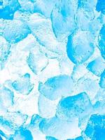 fondo de hielo abstracto, los cubitos de hielo se sienten frescos en los días calurosos, el hielo es indispensable en verano. te ayudará a refrescarte y te hará sentir bien. foto