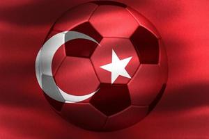 Ilustración 3D de una bandera de Turquía con una pelota de fútbol moviéndose en el viento foto