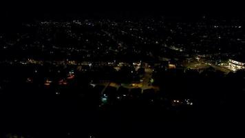 vista aérea de alto ángulo de la ciudad británica en la noche ciudad británica video