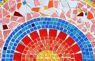 adorno decorativo de pared de mosaico de baldosas rotas de cerámica foto