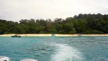 motorbåt avgång från Similan Islands video
