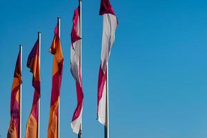 banderas en el viento foto