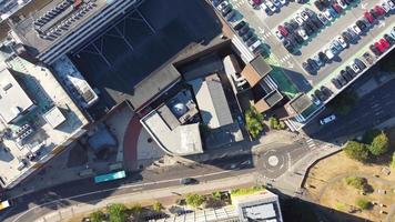 El centro de la ciudad de luton y los edificios locales luton inglaterra gran bretaña video