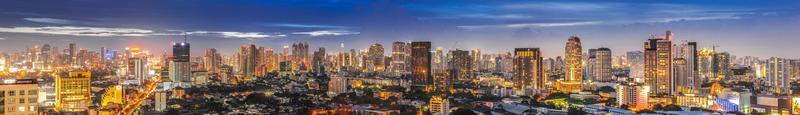 hermoso panorama paisaje urbano bangkok horizonte en el atardecer, tailandia foto