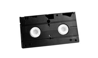 cinta de videocasete vhs aislada con trazados de recorte. foto
