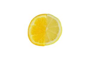 Rodaja de cítricos, naranjas y limones aislado sobre fondo blanco, camino de recorte foto