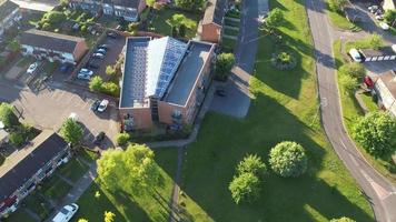 bella vista aerea e riprese dall'alto della città di luton settentrionale dell'inghilterra, regno unito video