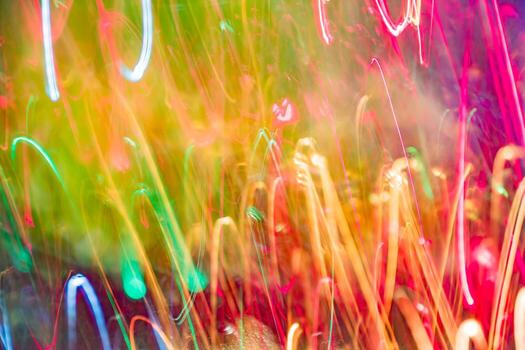 fondo de senderos de luces multicolores de neón verde y rosa. brillo de destello de lente bokeh. telón de fondo festivo foto