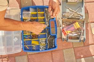 caja de almacenamiento para pernos, tuercas, tornillos. caja de almacenamiento para pernos, tuercas, tornillos foto