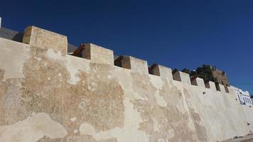 malecón en asilah marruecos foto