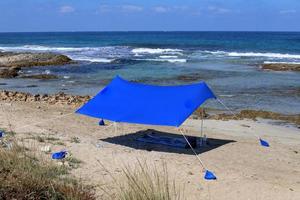 carpa turística en la costa mediterránea. foto