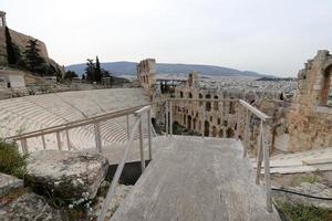 atenas grecia 4 de abril de 2022 la acrópolis en la ciudad de atenas es un monumento destacado del arte arquitectónico. foto