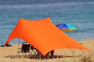 carpa turística en la costa mediterránea. foto