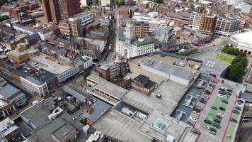 bellas imágenes aéreas y vistas de ángulo alto de la ciudad de luton central de inglaterra reino unido video