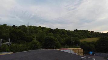 hermosas imágenes aéreas de la ciudad de luton de inglaterra gran bretaña reino unido, vista de cámara de ángulo alto de drones, video